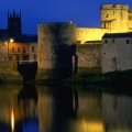 Cover FB  Chateau du Roi John refleté dans la rivière Shannon, Limerick, Ireland